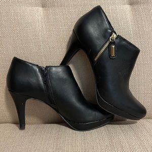 New! Womens black 3 inch heel boots.